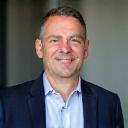 Portráid ghairmiúil de Liam Ó Briain.